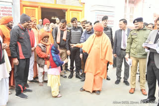 A 3 feet woman clicks picture with CM Yogi in Janata Darshan