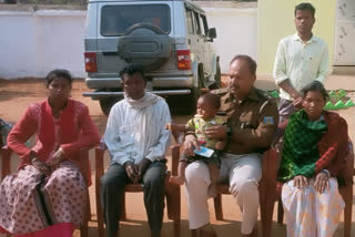 Inspector explained to Naxalite family in Khunti