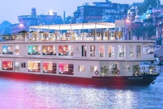 river cruise ganga vilas  luxury river cruise  ganga vilas stuck in bihar  Worlds largest River cruise  Narendra Modi  poor navigability in the river  latest news in bihar  latest national news  latest news today  റിവര്‍ ക്രൂയിസ്  ഗംഗ വിലാസ്  ഗംഗ വിലാസ് കരയ്‌ക്കടുപ്പിച്ചു  പ്രധാന മന്ത്രി നരേന്ദ്ര മോദി  ലോകത്തിലെ തന്നെ ആഡംബര ക്രൂയിസ്  ബിഹാര്‍ ഏറ്റവും പുതിയ വാര്‍ത്ത  ഏറ്റവും പുതിയ ദേശീയ വാര്‍ത്ത  ഇന്നത്തെ പ്രധാന വാര്‍ത്ത