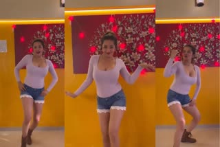 Monalisa's dance on the song 'Jhoome Jo Pathan' (Photo- Instagram @aslimonalisa)