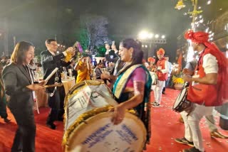 G 20 delegates joined local artists performing
