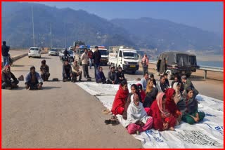 Four Lane affected people protest against NHAI