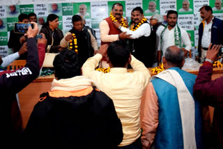 वीआईपी छोड़ जदयू में समर्थकों के साथ शामिल हुए बाल मुकुन्द चैहान