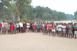 Tribals protest against bridge construction at Maharashtra-Chhattisgarh border