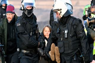 protest against Coal mining plant  Greta Thunberg under police custody  Greta Thunberg  Climate activist  Greta Thunberg detained by police  കല്‍ക്കരി ഖനിയുടെ വിപുലീകരണത്തിനെതിരെ പ്രതിഷേധം  ഗ്രെറ്റ തുന്‍ബര്‍ഗ് പൊലീസ് കസ്‌റ്റഡിയില്‍  ഗ്രെറ്റ തുന്‍ബര്‍ഗ്  ഗ്രെറ്റ  തുന്‍ബര്‍ഗ്  കല്‍ക്കരി  ല്യുറ്റ്സെറത്തില്‍  ജര്‍മനി  കാലാവസ്ഥാ പ്രവര്‍ത്തകര്‍  ബെര്‍ലിന്‍  ആര്‍ഡബ്ല്യുഇ  ജര്‍മന്‍ വാര്‍ത്താ ഏജന്‍സി