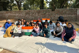 भारतीय कुश्ती महासंघ के खिलाफ धरने पर बैठे पहलवान.