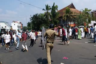 police lathi charge in IUML protest  യൂത്ത് ലീഗിന്‍റെ സേവ് കേരള മാര്‍ച്ചില്‍ സംഘര്‍ഷം  യൂത്ത് ലീഗ്  youth league  ലീഗ്  IUML save Kerala march