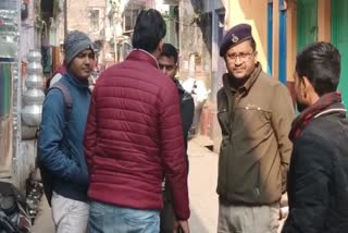 नवादा में छापेमारी करती दिल्ली पुलिस