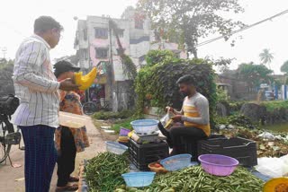 national-level-handball-player-now-sells-vegetables-in-kolkata