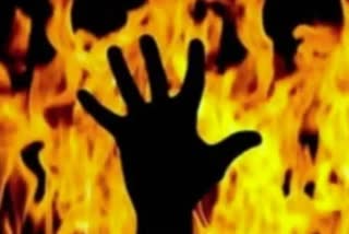 Boys set fire 11 year old girl  refusing to dance  Boys set fire 11 year old girl in Bihar  നൃത്തം ചെയ്യാന്‍ വിസമ്മതിച്ചു  പതിനാന്നുകാരിയെ ആണ്‍കുട്ടികള്‍ തീക്കൊളുത്തി  ബിഹാറിലെ വൈശാലി  വൈശാലി  പെട്രോളൊഴിച്ച് തീ കൊളുത്തി  പെണ്‍കുട്ടിയെ ആശുപത്രിയില്‍ പ്രവേശിപ്പിച്ചു  പെണ്‍കുട്ടി  ആണ്‍കുട്ടികള്‍ക്കൊപ്പം നൃത്തം  നൃത്തം  ആണ്‍കുട്ടികള്‍