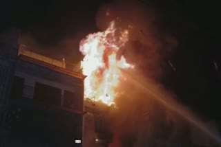 Fire Incident: ઇલેક્ટ્રિક સામાનની દુકાનમાં આગે બે માળનું મકાન લપેટામાં લીધુ, બ્રિગેડ કોલ જાહેર કરી આગ કાબૂમાં લેવાઇ
