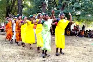 Tribals expressed protest by dance in Bijapur