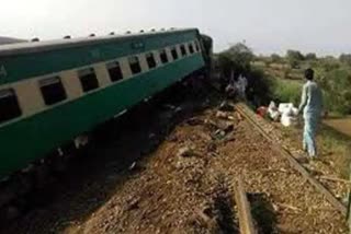 At least 8 injured as Blast derails passenger train in Pakistan