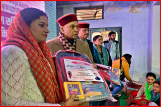 Prem Kumar Dhumal distribute training certificate