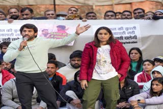 Wrestlers Protest  भारतीय ओलंपिक संघ  IOA  भारतीय कुश्ती महासंघ  WFI  योगेश्वर दत्त  मैरी कॉम  Mary Kom  Yogeshwar Dutt