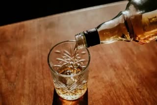 Liquor mafia: વડોદરામાં ભારતીય બનાવટનો વિદેશી દારૂ ઝડપાયો, દારૂનો જથ્થો એમપીથી મંગાવ્યો હતો