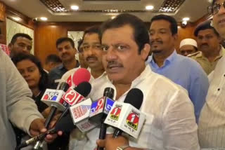 Jameer ahamad reaction  Jameer ahamad reaction on Meeting  Meeting with telangana cm KCR  Former minister Jameer ahamad  ಕೆಸಿಆರ್​ ಭೇಟಿ ಮಾಡಿದ್ದು ನಿಜ  ನನಗೆ ಯಾವ ಆಫರ್​ ಬಂದಿಲ್ಲ  ಮೈಸೂರಿನಲ್ಲಿ ಜಮೀರ್​ ಹೇಳಿಕೆ  ತೆಲಂಗಾಣದ ಕಾಂಗ್ರೆಸ್​ ಅಧ್ಯಕ್ಷ ರೇವಂತ್ ರೆಡ್ಡಿ  ರೇವಂತ್ ರೆಡ್ಡಿ ಮಾಡಿರುವ ಗಂಭೀರ ಆರೋಪ  ಕರ್ನಾಟಕದಲ್ಲಿ ವಿಧಾನಸಭಾ ಚುನಾವಣೆ  ನನಗೆ ಯಾವ ಆಫರ್​ ಬಂದಿಲ್ಲ ಎಂದ ಜಮೀರ್  ತಾಂಡೂರು ಶಾಸಕ ರೋಹಿತ್ ರೆಡ್ಡಿ  ಕರ್ನಾಟಕದಲ್ಲಿ ಕಾಂಗ್ರೆಸ್​​ಗೆ ಬಹುಮತ  ಕಡಿಮೆ ಅಂತರದಿಂದ ಗೆಲ್ಲುವ ಕ್ಷೇತ್ರಗಳ ಟಾರ್ಗೆಟ್​ ಹೆಚ್​ಡಿ ಕುಮಾರಸ್ವಾಮಿ ಪ್ರತಿಕ್ರಿಯೆ