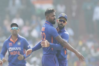 IND vs NZ  hardik pandya Completes Sharp Return Catch  hardik pandya  India vs New Zealand 2nd ODI  Devon Conway  ഇന്ത്യ vs ന്യൂസിലന്‍ഡ്  ന്യൂസിലന്‍ഡ്  ഹാര്‍ദിക് പാണ്ഡ്യ  ഹാര്‍ദിക് പാണ്ഡ്യ റിട്ടേണ്‍ ക്യാച്ച്