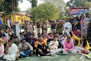 Protest in front of Narayanpur police station