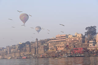 Hot Air Balloon Festival: Hot air balloon suddenly fallen in Varanasi