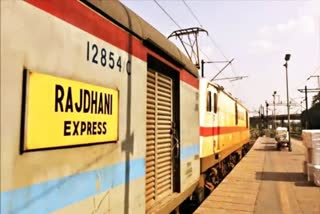 Rajdhani express  hoax bomb call in Rajdhani express  drunk iaf officer raises hoax bomb call  iaf officer remanded by railway police  national news  malayalam news  നാവികസേന ഉദ്യോഗസ്ഥൻ  വ്യാജ ബോബ് ഭീഷണി  മദ്യലഹരിയിൽ വ്യാജ ബോബ് ഭീഷണി  രാജധാനി എക്‌സ്പ്രസ്  ദേശീയ വാർത്തകൾ  മലയാളം വാർത്തകൾ  ട്രെയിൻ വൈകിപ്പിക്കാൻ വ്യാജ ബോബ് ഭീഷണി  ബോബ് ഭീഷണി