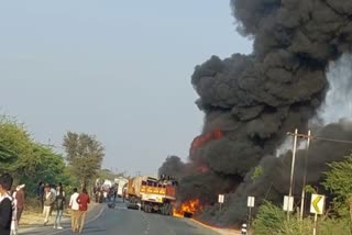 2 Trailers caught fire after collision in Sirohi, Trailers caught fire after collision