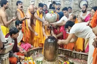 Cricketers Suryakumar Yadav, Kuldeep Yadav, Washington Sundar pay obeisance to Lord