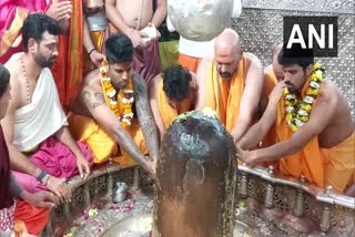 Mahakaleswar temple  Indian cricketers pray for recovery Rishabh Pant  Rishabh Pant  Suryakumar Yadav  Kuldeep Yadav  Washington Sundar  മഹാകാലേശ്വര്‍ ക്ഷേത്രം  റിഷഭ്‌ പന്തിനായി പ്രാര്‍ഥിച്ച് സൂര്യകുമാര്‍ യാദവ്  സൂര്യകുമാര്‍ യാദവ്  വാഷിങ്‌ടണ്‍ സുന്ദര്‍  കുല്‍ദീപ് യാദവ്