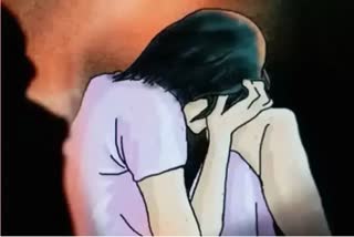 sexual assault on minor girl in Idukki  ഏഴാം ക്ലാസ് വിദ്യാര്‍ഥിനിക്ക് നേരെ പീഡന ശ്രമം  അച്ഛനടക്കമുള്ളവര്‍ പീഡിപ്പിക്കാന്‍  അച്ഛന്‍ പീഡിപ്പിയ്ക്കാന്‍ ശ്രമിച്ചത്  ഇടുക്കിയില്‍ പെണ്‍കുട്ടിയെ പീഡിപ്പിച്ചത്  father arrested in his own daughter rape attempt