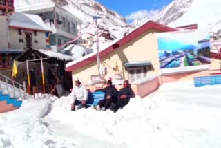 bhadrinad  Amazing view of Auli and Badrinath after snowfall  മഞ്ഞ് പുതപ്പിലമര്‍ന്ന് ഉത്തരാഖണ്ഡ്  ഇളം വെയിലേറ്റ് തിളങ്ങി ഔലിയും ബദരീനാഥും  ഉത്തരാഖണ്ഡില്‍ മൂടല്‍ മഞ്ഞ്  Amazing view of Auli  Amazing view of Badrinath  snowfall in Uttarakhand  ഉത്തരാഖണ്ഡില്‍ നിന്നുള്ള മനോഹര ദൃശ്യങ്ങള്‍