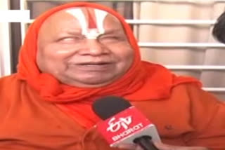 Jagadguru Rambhadracharya backs Bageshwar Dham Pandit Dhirendra Shastri