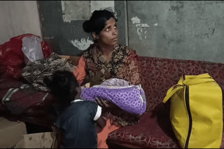 woman with an infant was in distress at the bus stand three days.. dowry cruelty in TN