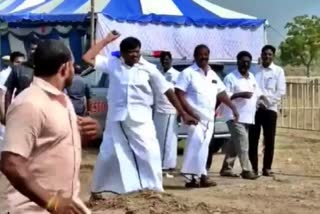 TN Minister SM Nasar throws stone at DMK worker in Tiruvallur