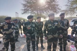 BSF Gujarat: ગુજરાત ફ્રન્ટિયરના આઈજી રવી ગાંધીએ કચ્છના બોર્ડર વિસ્તારની મુલાકાત લઈ સમીક્ષા કરી