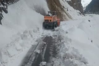 SNOWFALL: SNOWFALL STARTED AGAIN IN THE HIMALAYAN REGIONS OF CHOPTA AND KEDARNATH