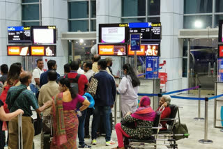 Air passengers to get reimbursement for ticket  reimbursement for ticket downgrades  new norms to be effective from Feb 15  ಡೌನ್​ಗ್ರೇಡ್​ ಮಾಡಿದ್ರೆ ಶೇಕಡ್​ 75 ರಷ್ಟು ಹಣ ವಾಪಾಸ್​ ವಿಮಾನ ಪ್ರಯಾಣಿಕರಿಗೆ ಸಿಹಿ ಸುದ್ದಿ  ವಿಮಾನ ಪ್ರಯಾಣಕ್ಕಾಗಿ ಕಾಯ್ದಿರಿಸಿದ ಟಿಕೆಟ್‌  ನಾಗರಿಕ ವಿಮಾನಯಾನ ನಿರ್ದೇಶನಾಲಯ  ಪ್ರಯಾಣಿಕರು ಸಾಕಷ್ಟು ತೊಂದರೆ ಅನುಭವ  ವಿಮಾನಯಾನ ಸಂಸ್ಥೆಗಳ ಮೇಲೆ ಕ್ರಮ