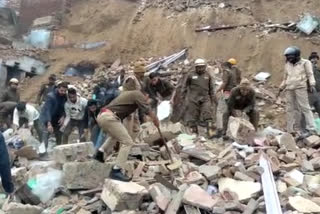 24 houses collapsed in agra many people feared buried debris
