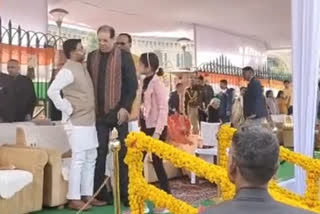 The former minister Mohsin Raza was seen pushing away Minority Welfare Minister Danish Azad Ansari and forcing him to give away his 'allotted seat' during the Republic Day event.