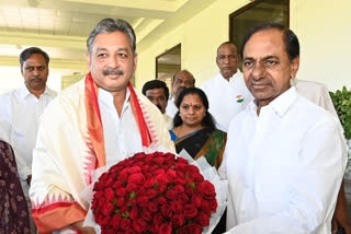 The 13th Heir of Chhatrapati Shivaji, Sambhaji Raje, meets Telangana CM KCR