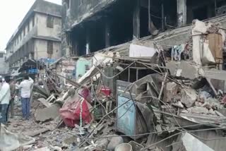 Etv BhTwo-storey old building collapses in Maharashtra's Bhiwandi, one deadarat