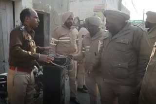 On the occasion of Basant Panchami, the police found those playing a loud DJ