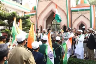 Madrassa to teach Constitution  Madrassa to teach Constitution as a subject  Madrassa teach Constitution as a subject Lucknow  മദ്രസയില്‍ ഇനി ഭരണഘടനയും പഠനവിഷയം  ലഖ്‌നൗവിലെ ദാറുല്‍ ഉലൂം മതപഠന ശാല  മത മേധാവി മൗലാന ഖാലിദ് റഷീദ് ഫരംഗി മഹലി  മൗലാന ഖാലിദ് റഷീദ് ഫരംഗി മഹലി  ഇന്ത്യന്‍ ഭരണഘടന