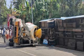 Pathanamthitta Kaipattoor accident  Kaipattoor accident  Kaipattoor concrete mixer accident  Pathanamthitta accident  കോണ്‍ക്രീറ്റ് മിക്‌സര്‍ ബസിന് മുകളിലേക്ക് മറിഞ്ഞു  ലോറിയില്‍ നിന്ന് കോണ്‍ക്രീറ്റ് മിക്‌സര്‍ മറിഞ്ഞു  നിയന്ത്രണം വിട്ട ലോറി  പത്തനംതിട്ട  അടൂര്‍  കൈപ്പട്ടൂര്‍  കൈപ്പട്ടൂര്‍ അപകടം  പത്തനംതിട്ട ജനറല്‍ ആശുപത്രി