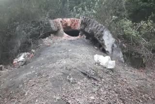 four-youths-enters-coal-mine