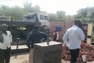 Trailer Rammed Into Kutch Border Range IG Bungalow