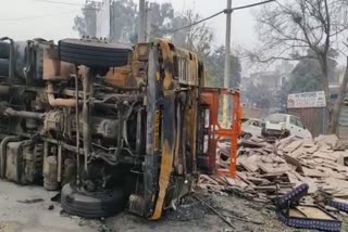 fire in overloading truck in faridabad