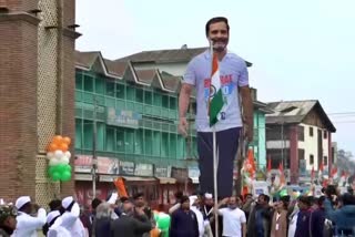 Rahul Gandhi unfurls tricolour on penultimate day of Bharat Jodo Yatra  Bharat Jodo Yatra last day  ഭാരത് ജോഡോ യാത്രയുടെ അവസാന പര്യടനം  രാഹുല്‍ ഗാന്ധി  Bharat Jodo Yatra  Rahul Gandhi