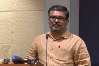 M B Rajesh  മന്ത്രി എം ബി രാജേഷ്  മാധ്യമങ്ങൾ അകലം പാലിക്കുന്നു  അധികാരത്തിന്‍റെ ആര്‍പ്പുവിളി  കേരളത്തിലെ മാധ്യമങ്ങൾ  മാധ്യമ സ്വാതന്ത്ര്യം  മാധ്യമദിനം  minister m b Rajesh criticized media  Kerala media community  media  freedom of media  media day  മാധ്യമങ്ങള്‍  ജനാധിപത്യം നേരിടുന്ന വെല്ലുവിളി