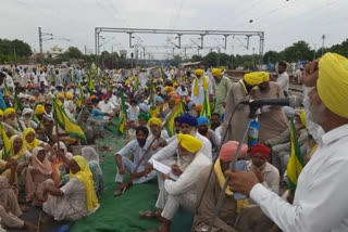 Farmers block railway tracks in Punjab, trains stranded