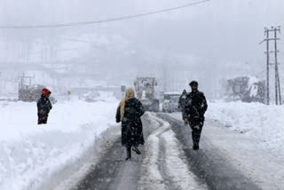 Kashmir's harsh winter: Srinagar-Jammu highway blocked due to shooting stones, mudslides